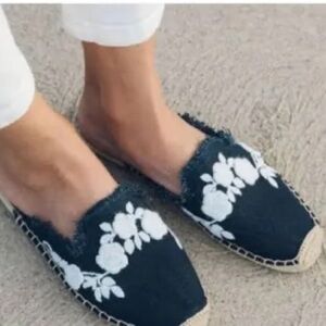 Soludos Navy/White Frayed Embroidered Floral Mules, Size 6.5